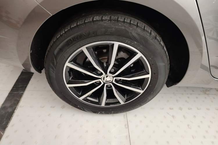 Used Skoda Octavia 2017 1.6L Automatic Smart Drive Edition Right Rear Wheel Hub