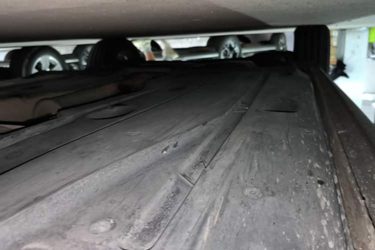 Used Skoda Octavia 2017 1.6L Automatic Smart Drive Edition Right Side Sill