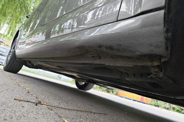 Used Skoda Octavia 2017 1.6L Automatic Smart Drive Edition Right Side Sill