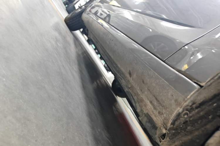 Used Skoda Octavia 2017 1.6L Automatic Smart Drive Edition Right Side Sill