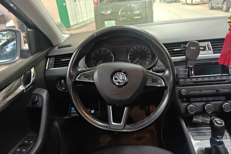 Used Skoda Octavia 2017 1.6L Automatic Smart Drive Edition Steering Wheel