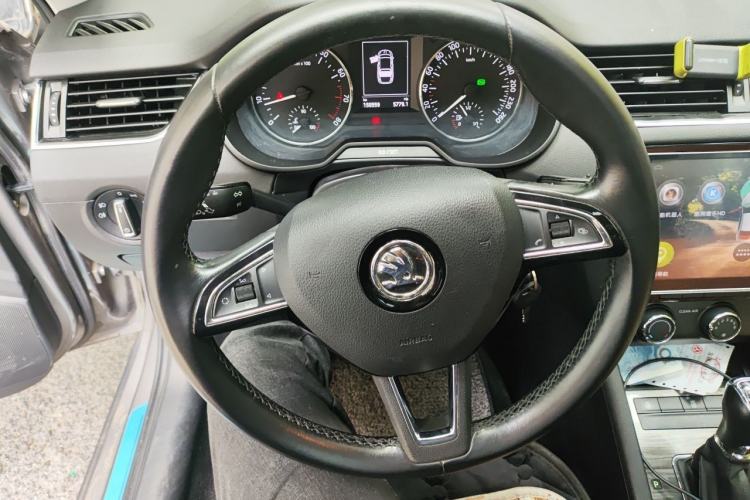 Used Skoda Octavia 2017 1.6L Automatic Smart Drive Edition Steering Wheel