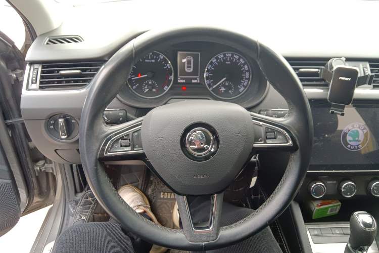 Used Skoda Octavia 2017 1.6L Automatic Smart Drive Edition Steering Wheel