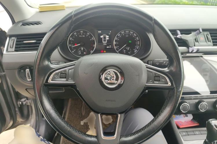 Used Skoda Octavia 2017 1.6L Automatic Smart Drive Edition Steering Wheel
