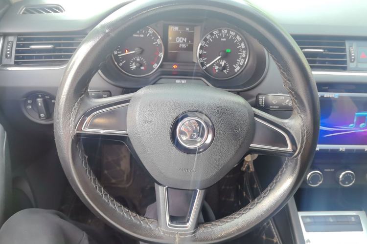 Used Skoda Octavia 2017 1.6L Automatic Chuanxing Edition Steering Wheel