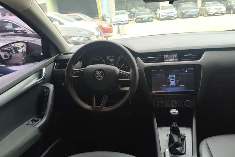 Used Skoda Octavia 2017 Classic Model 1.6L Automatic Comfort Edition Steering Wheel