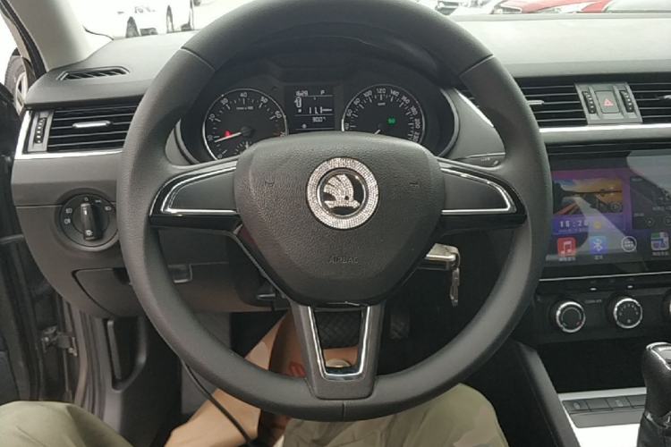 Used Skoda Octavia 2017 1.6L Automatic Chuanxing Edition Steering Wheel