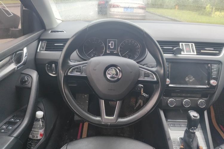 Used Skoda Octavia 2017 1.6L Automatic Smart Drive Edition Steering Wheel