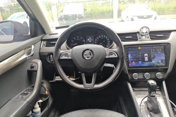Used Skoda Octavia 2017 1.6L Automatic Smart Drive Edition Steering Wheel