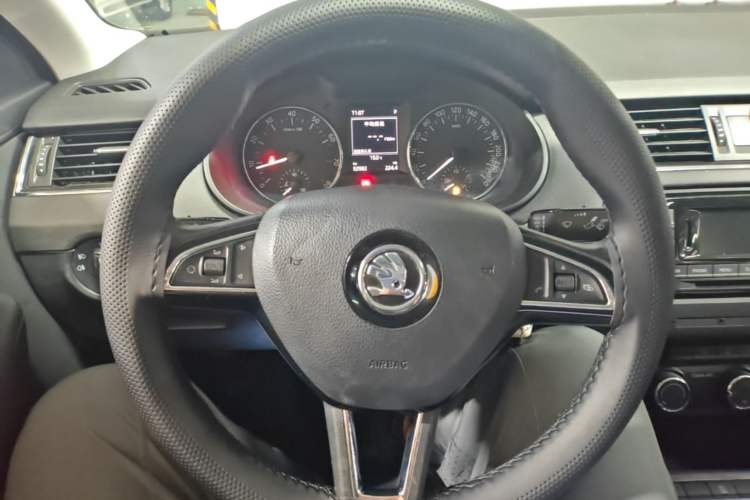 Used Skoda Octavia 2017 1.6L Automatic Smart Drive Edition Steering Wheel