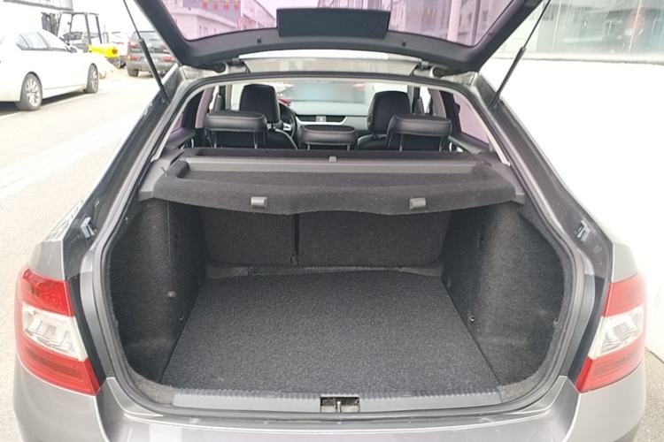 Used Skoda Octavia 2017 1.6L Automatic Smart Drive Edition Trunk