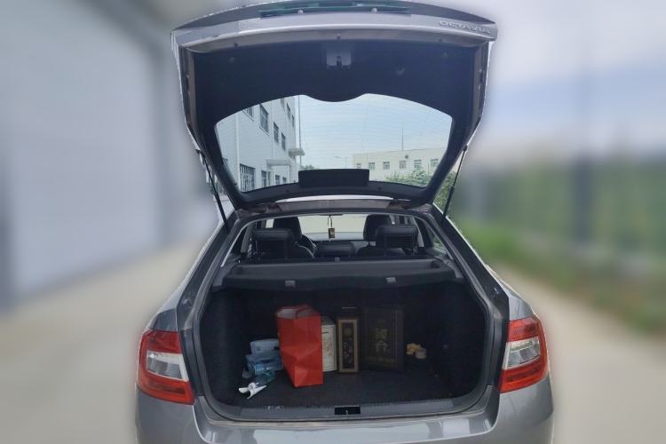 Used Skoda Octavia 2017 1.6L Automatic Smart Drive Edition Trunk