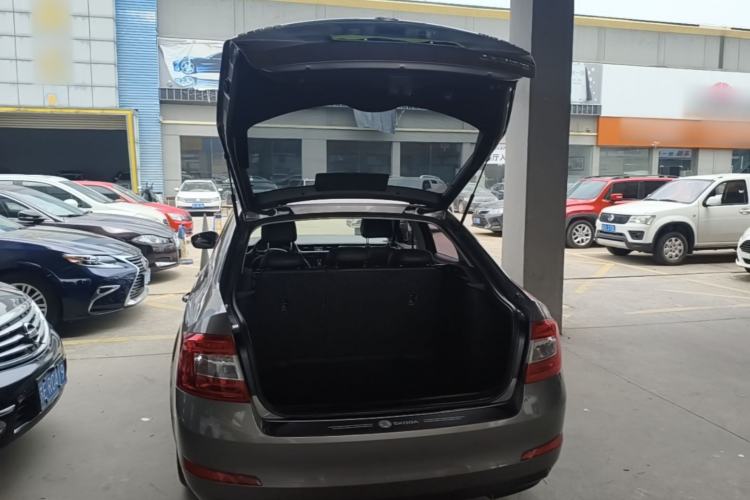 Used Skoda Octavia 2017 Classic Model 1.6L Automatic Comfort Edition Trunk