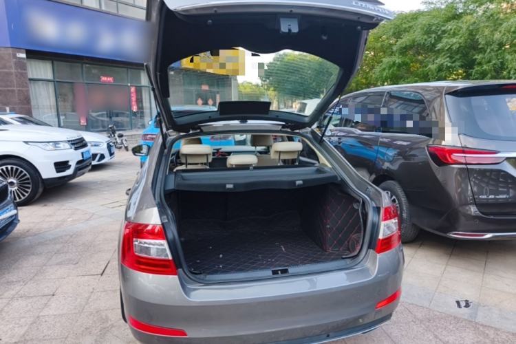 Used Skoda Octavia 2017 1.6L Automatic Smart Drive Edition Trunk