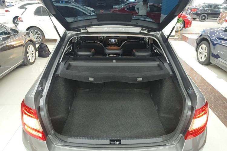 Used Skoda Octavia 2017 1.6L Automatic Smart Drive Edition Trunk
