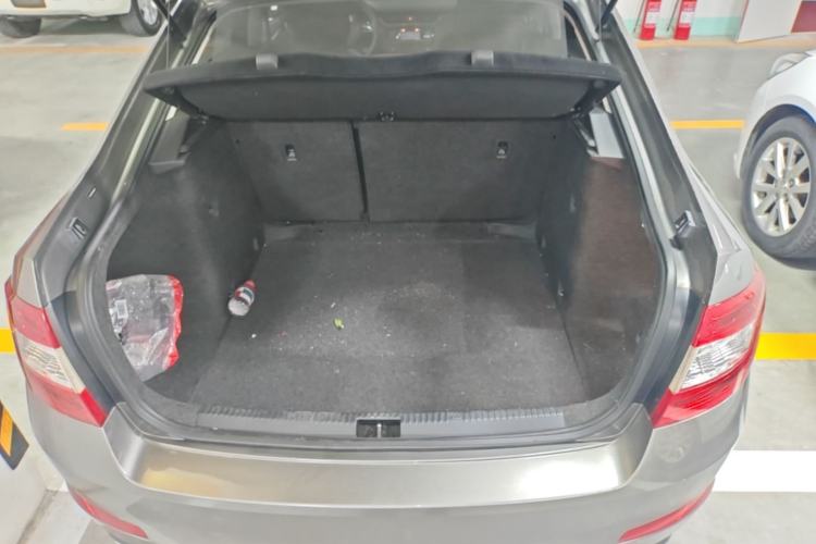 Used Skoda Octavia 2017 1.6L Automatic Smart Drive Edition Trunk
