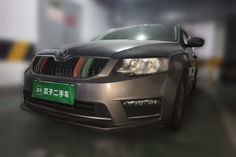 Ojetý Skoda Octavia 2017 Classic Model 1.6L Manual Comfort Edition Guazi used car, China used car export, Used car for sale, Used cars, Cheapest cars for sale