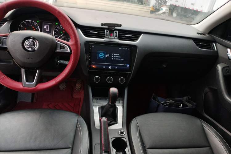 Used Skoda Octavia 2017 1.6L Manual Smart Drive Edition Audio And AC Panel