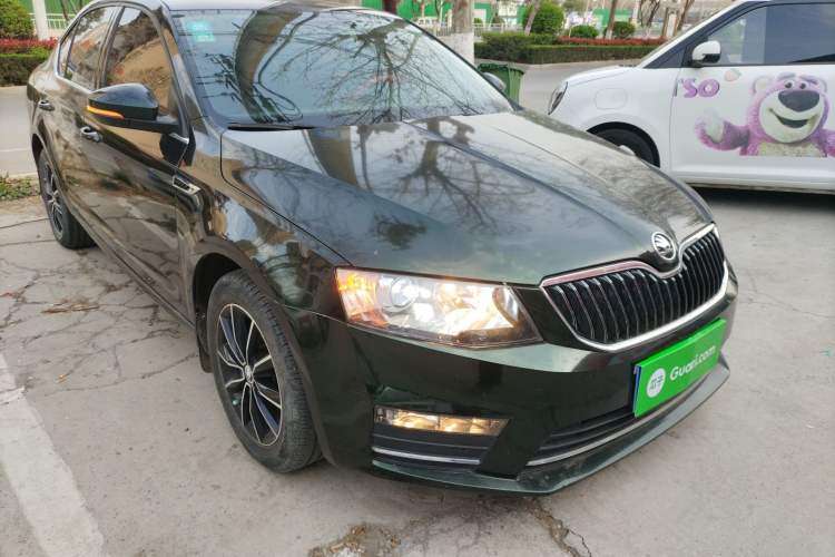 Used Skoda Octavia 2017 1.6L Manual Smart Drive Edition Front Right 45 Deg