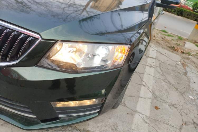 Used Skoda Octavia 2017 1.6L Manual Smart Drive Edition Left Front Headlight