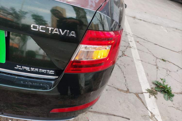 Used Skoda Octavia 2017 1.6L Manual Smart Drive Edition Right Rear Taillight