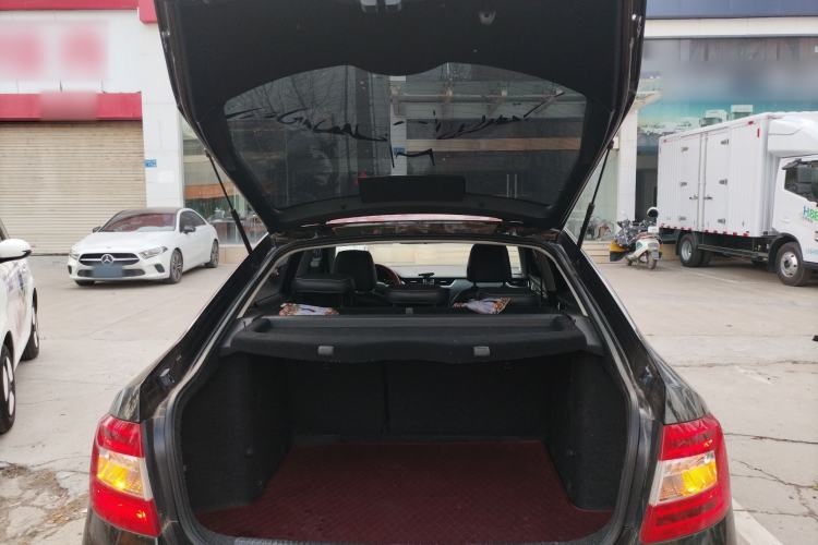 Used Skoda Octavia 2017 1.6L Manual Smart Drive Edition Trunk