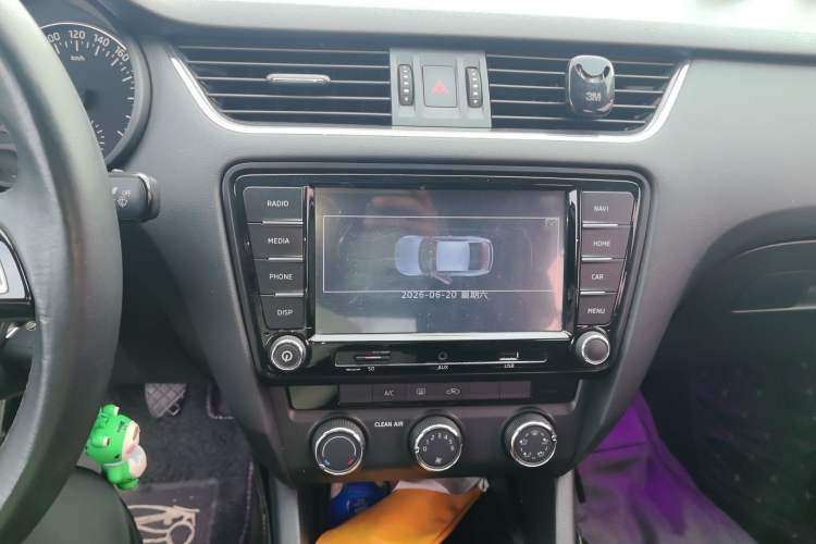 Used Skoda Octavia 2017 1.6L Manual Smart Drive Edition Audio And AC Panel