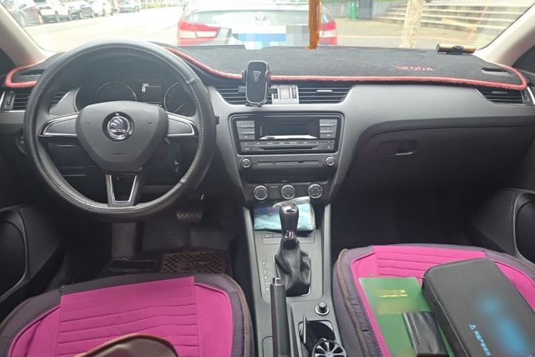 Used Skoda Octavia 2017 Classic Model 1.6L Automatic Comfort Edition Center Console