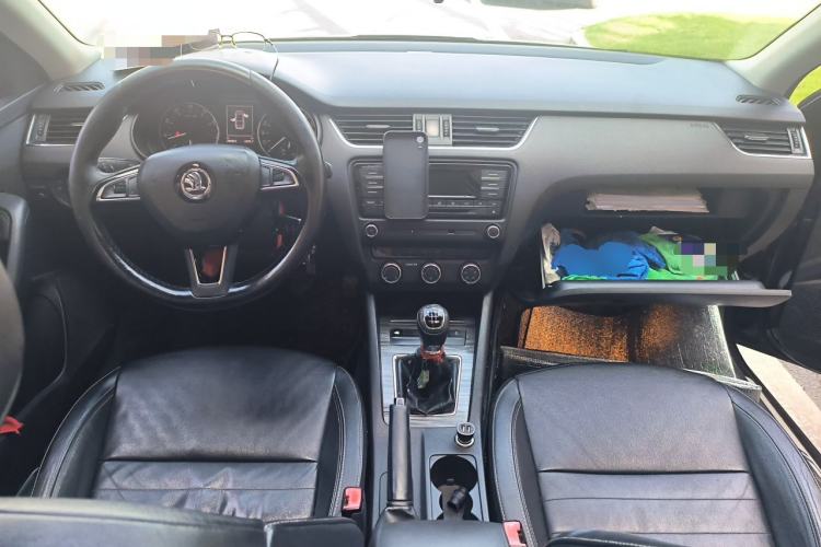 Used Skoda Octavia 2017 1.6L Manual Smart Drive Edition Center Console