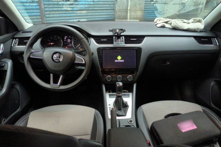 Used Skoda Octavia 2017 1.6L Automatic Chuanxing Edition Center Console