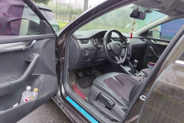 Used Skoda Octavia 2017 1.6L Manual Smart Drive Edition Driver Seat