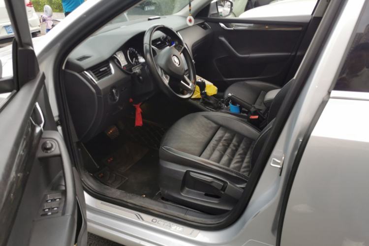Used Skoda Octavia 2017 1.6L Automatic Smart Drive Edition Driver Seat