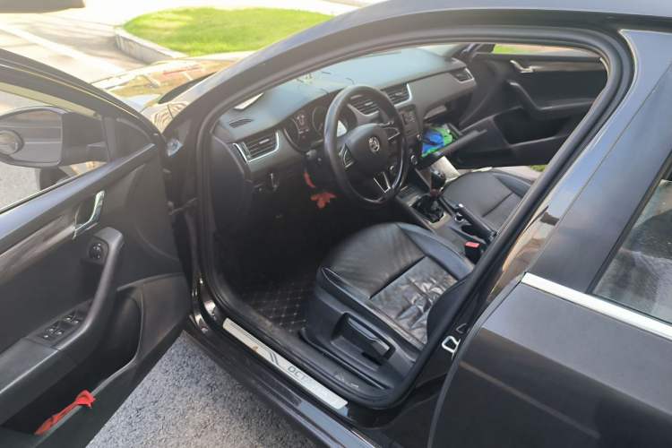Used Skoda Octavia 2017 1.6L Manual Smart Drive Edition Driver Seat
