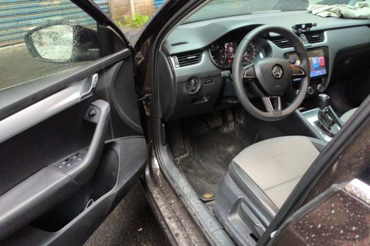 Used Skoda Octavia 2017 1.6L Automatic Chuanxing Edition Driver Seat