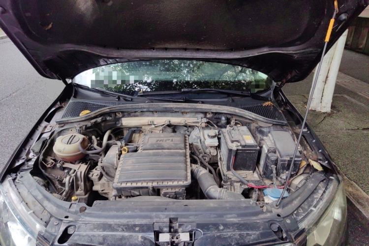 Used Skoda Octavia 2017 1.6L Manual Front-Wheel-Drive Version Engine Bay