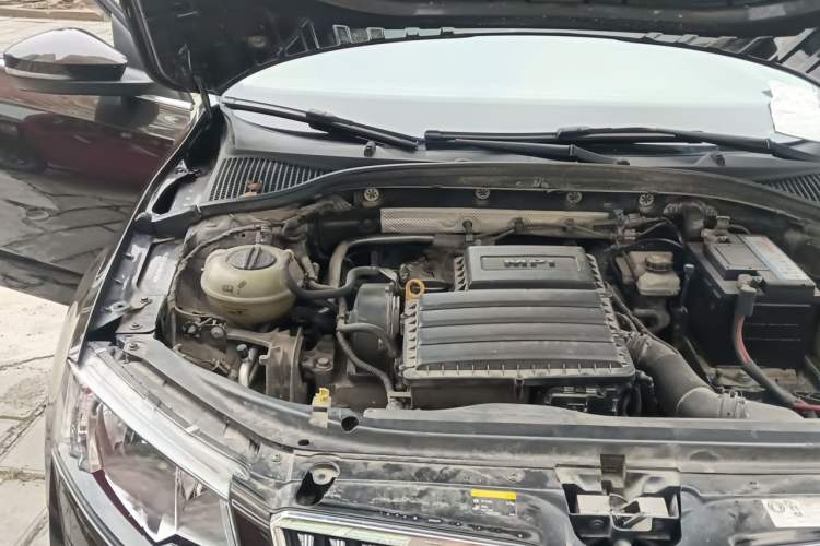 Used Skoda Octavia 2017 1.6L Automatic Smart Drive Edition Engine Bay Right