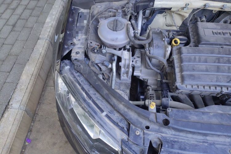 Used Skoda Octavia 2017 1.6L Automatic Chuanxing Edition Engine Bay Right
