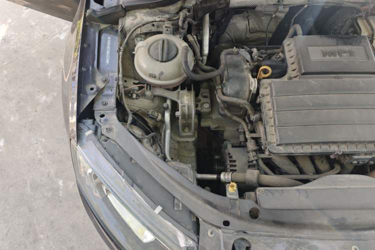 Used Skoda Octavia 2017 1.6L Automatic Chuanxing Edition Engine Bay Right