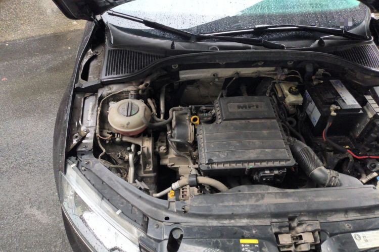 Used Skoda Octavia 2017 1.6L Automatic Chuanxing Edition Engine Bay Right
