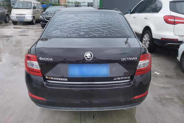 Used Skoda Octavia 2017 1.6L Automatic Smart Drive Edition Exterior 5