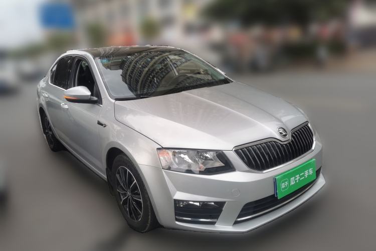 Used Skoda Octavia 2017 1.6L Automatic Smart Drive Edition Front Right 45 Deg