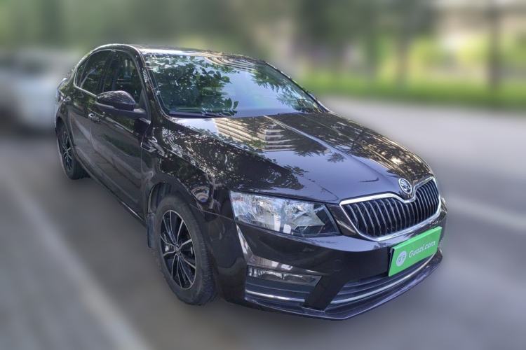 Used Skoda Octavia 2017 1.6L Automatic Chuanxing Edition Front Right 45 Deg