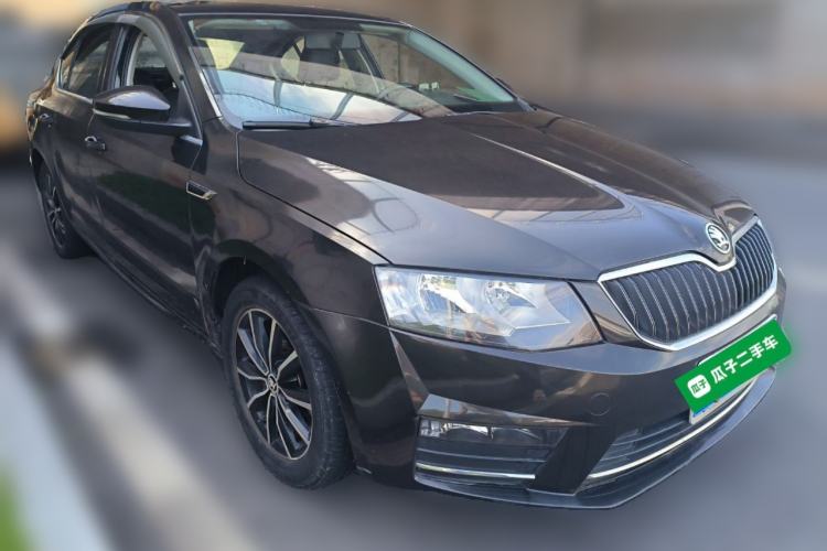 Used Skoda Octavia 2017 1.6L Manual Smart Drive Edition Front Right 45 Deg