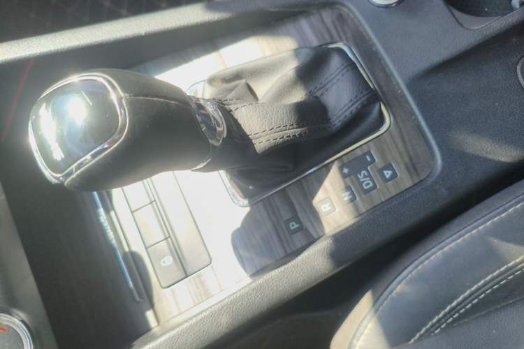 Used Skoda Octavia 2017 1.6L Automatic Smart Drive Edition Gear Lever