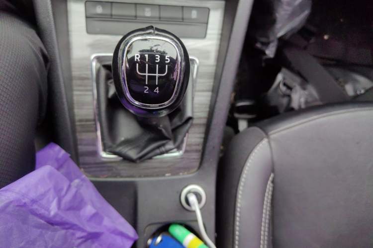 Used Skoda Octavia 2017 1.6L Manual Smart Drive Edition Gear Lever