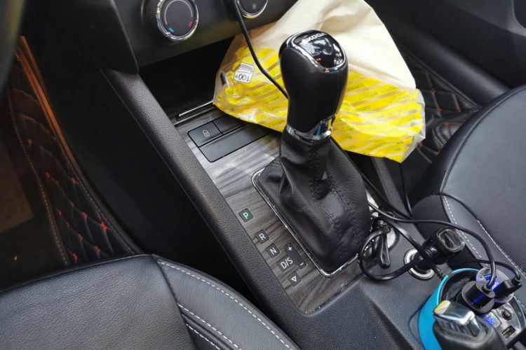 Used Skoda Octavia 2017 1.6L Automatic Smart Drive Edition Gear Lever