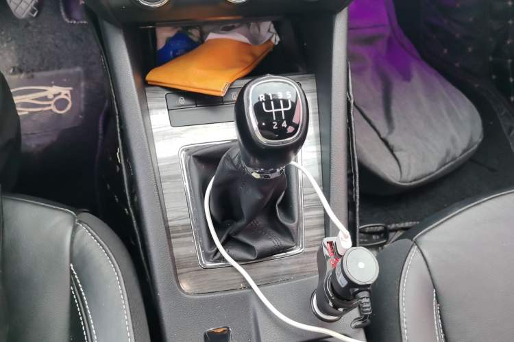 Used Skoda Octavia 2017 1.6L Manual Smart Drive Edition Gear Lever