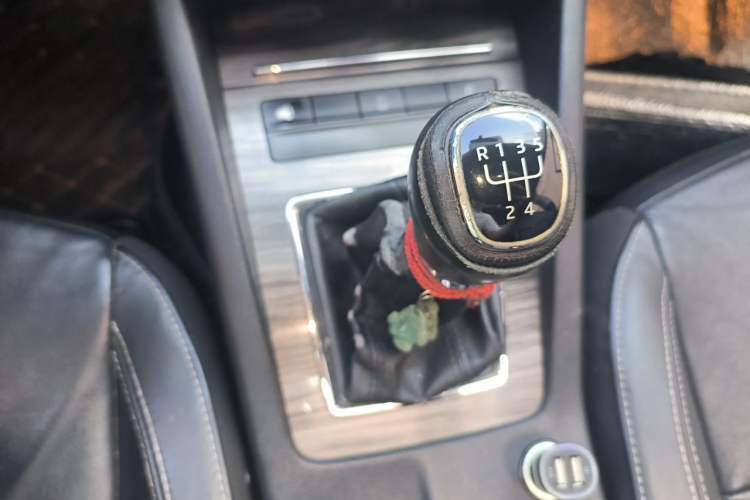 Used Skoda Octavia 2017 1.6L Manual Smart Drive Edition Gear Lever
