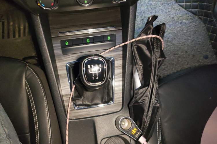Used Skoda Octavia 2017 1.6L Manual Smart Drive Edition Gear Lever