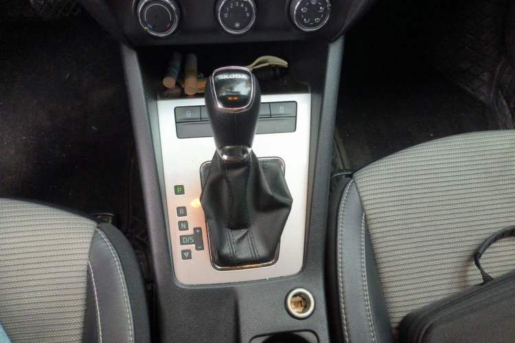 Used Skoda Octavia 2017 1.6L Automatic Chuanxing Edition Gear Lever